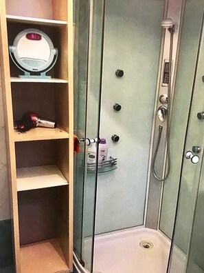 Bathroom shower - B&b Centro Storico (Catanzaro)