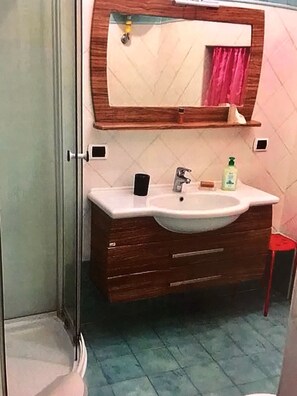 Dusche, Haartrockner, Bidet