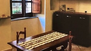 تناول ال طعام داخل الغرفة