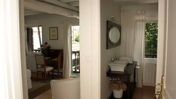 Habitación superior con 2 camas individuales, baño privado | Baño