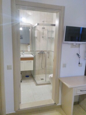 Standard Room | Bathroom