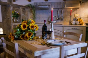 Chalet | Essbereich im Zimmer