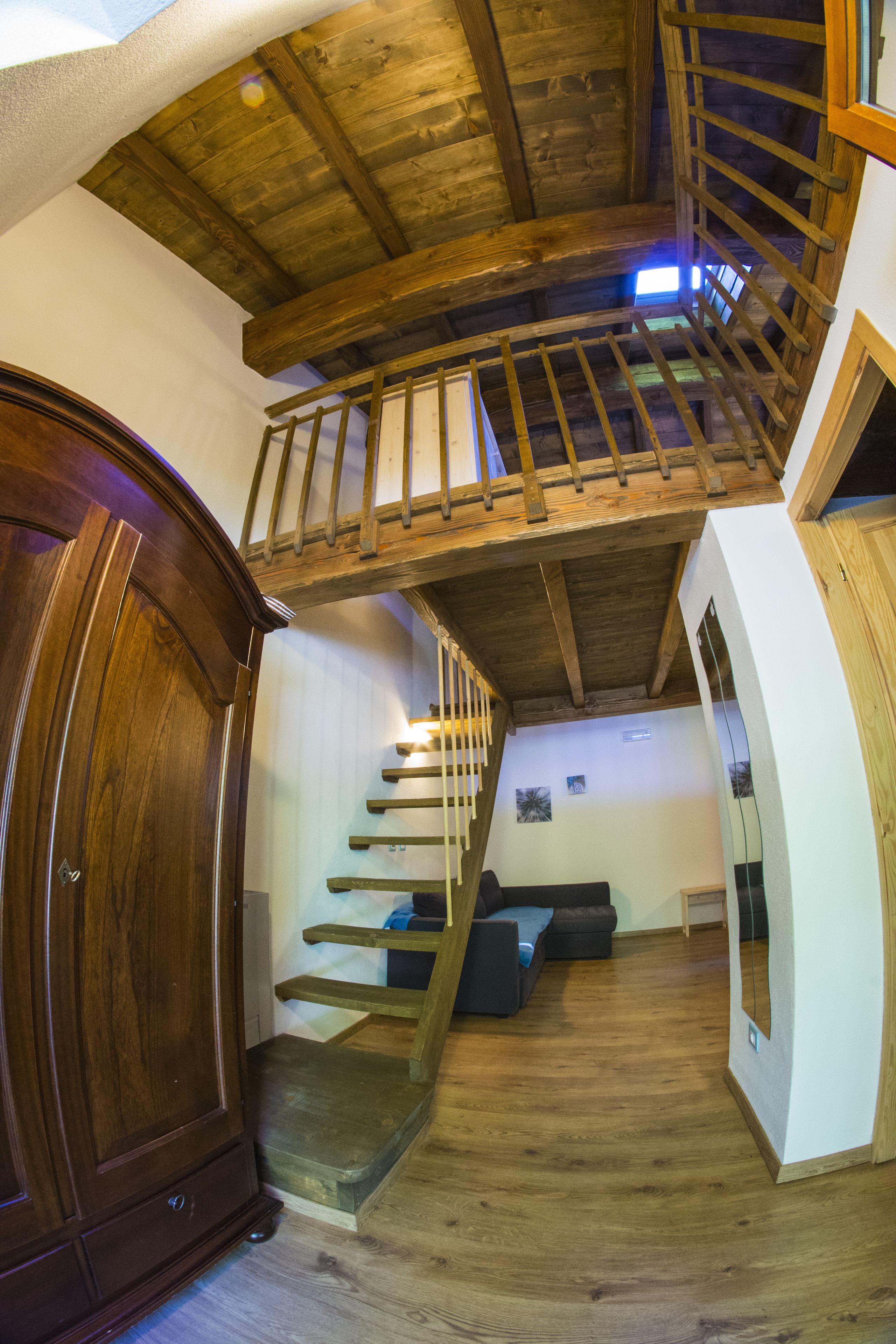 Dúplex, 1 habitación | Área de sala de estar | Televisión de pantalla plana 