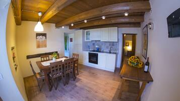 Appartamento, 2 camere da letto | Angolo cottura privato | Frigorifero, forno, piano cottura, macchina per tè/caffè