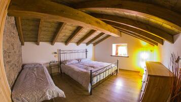 Alloggio su due livelli, 2 camere da letto | 1 camera, culle/letti per bambini (gratuiti)