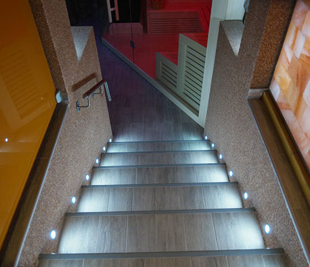 深層組織按摩、運動按摩、臉部療程、按摩服務