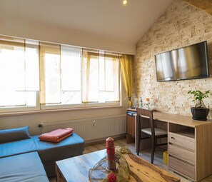 Egyptian cotton sheets, in-room safe, laptop workspace, soundproofing