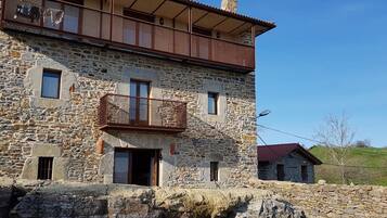 Façana frontal de l'allotjament