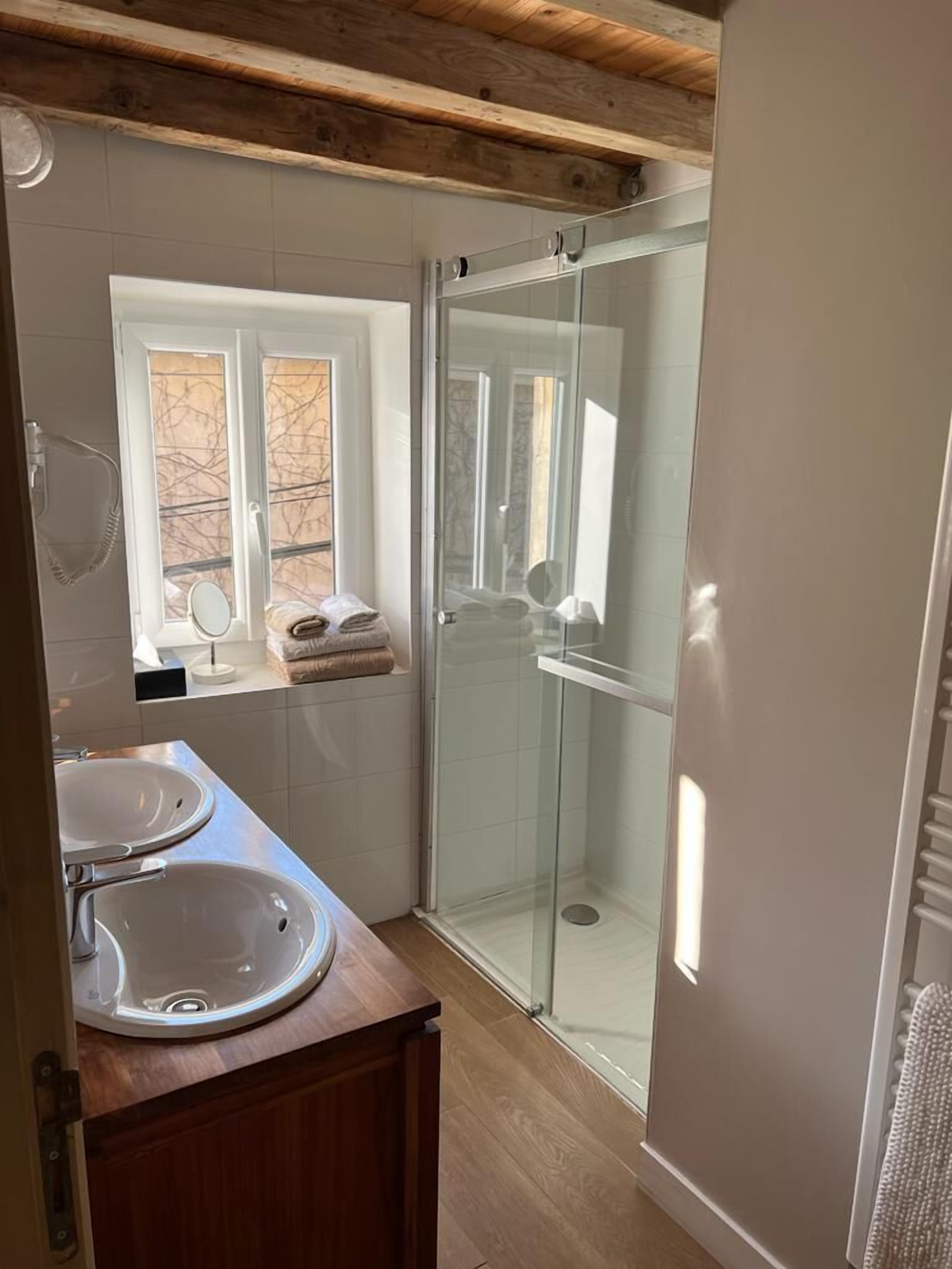 Desk, soundproofing, iron/ironing board, free cots/infant beds