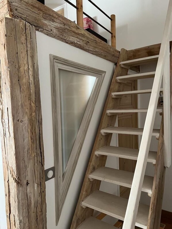 Quarto casal (Antoinette) | Escrivaninha, quartos à prova de som, ferros/tábuas de passar roupa