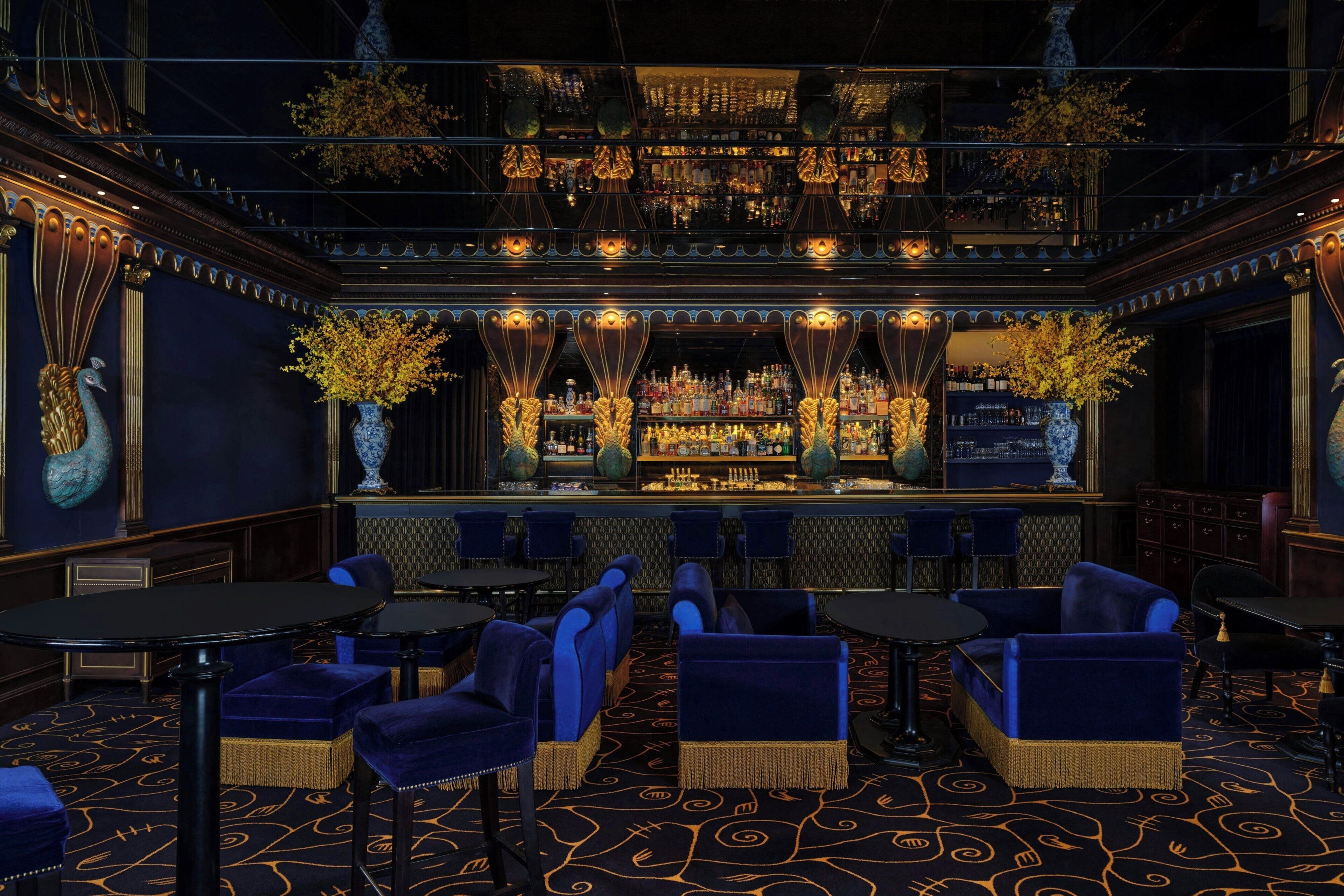 2 bars/lounges, cocktail bar