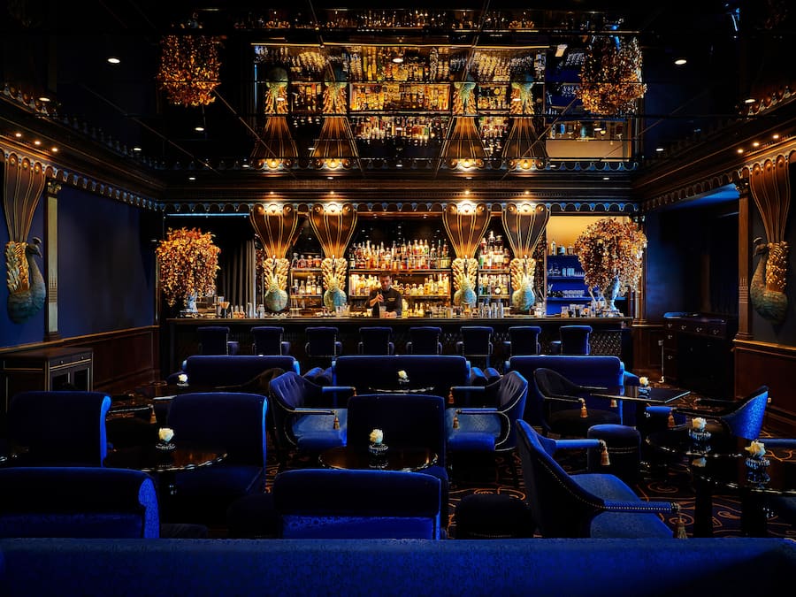 2 bars/lounges, cocktail bar