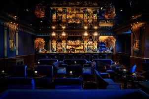 2 bars/lounges, cocktail bar