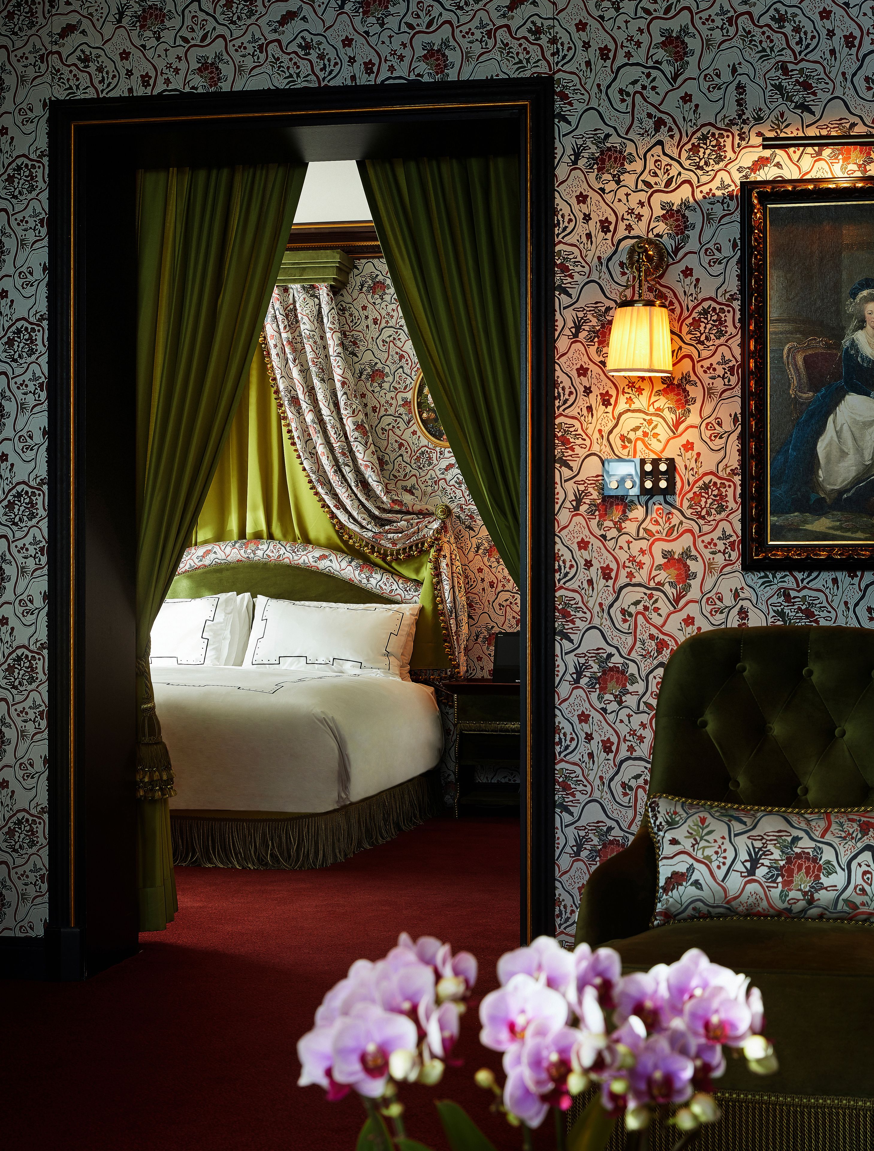 42-inch flat-screen tv with cable channels, tv