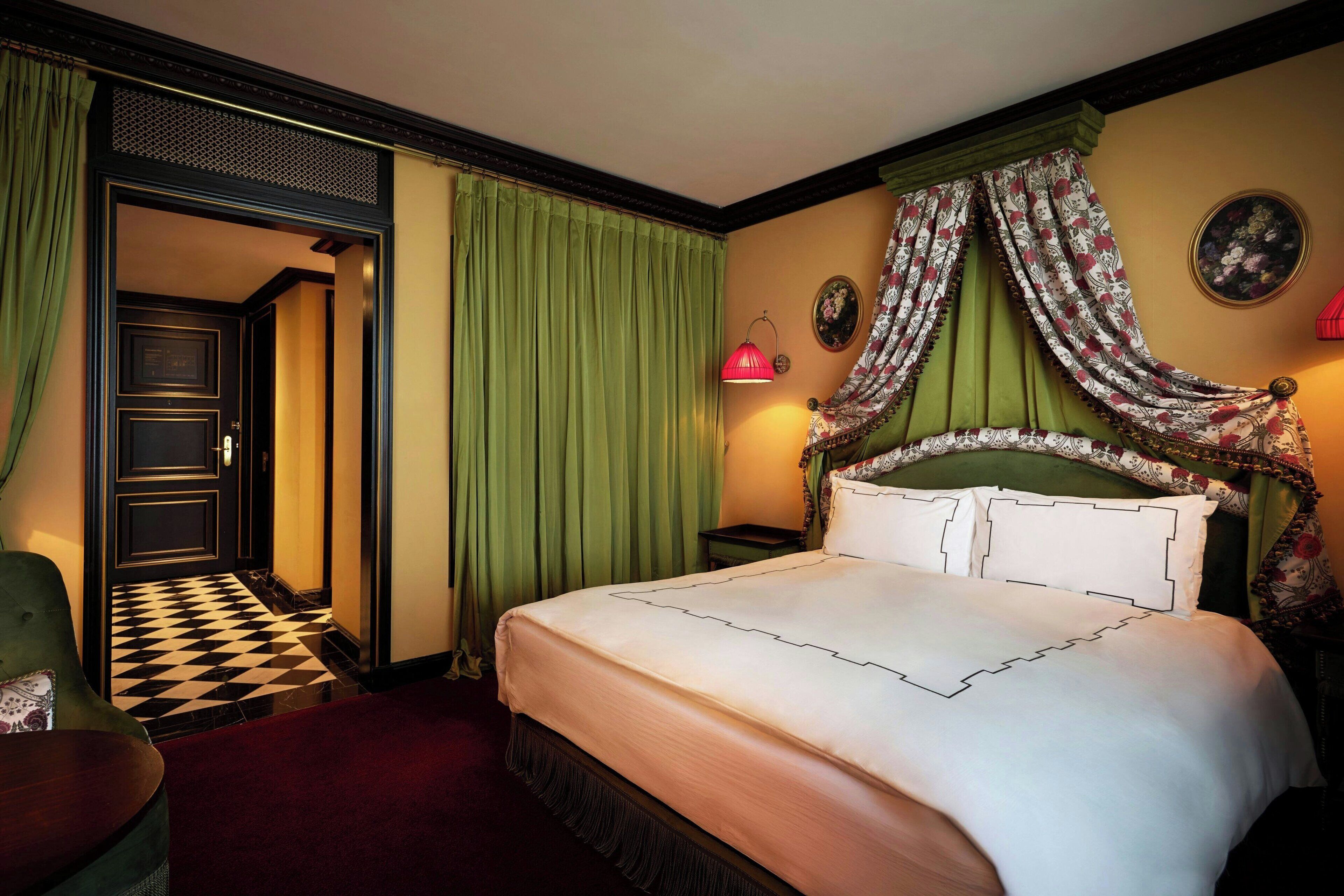 클래식, 킹사이즈침대 1개, 시내 전망 | 고급 침구, 무료 미니바, 객실 내 금고, 책상