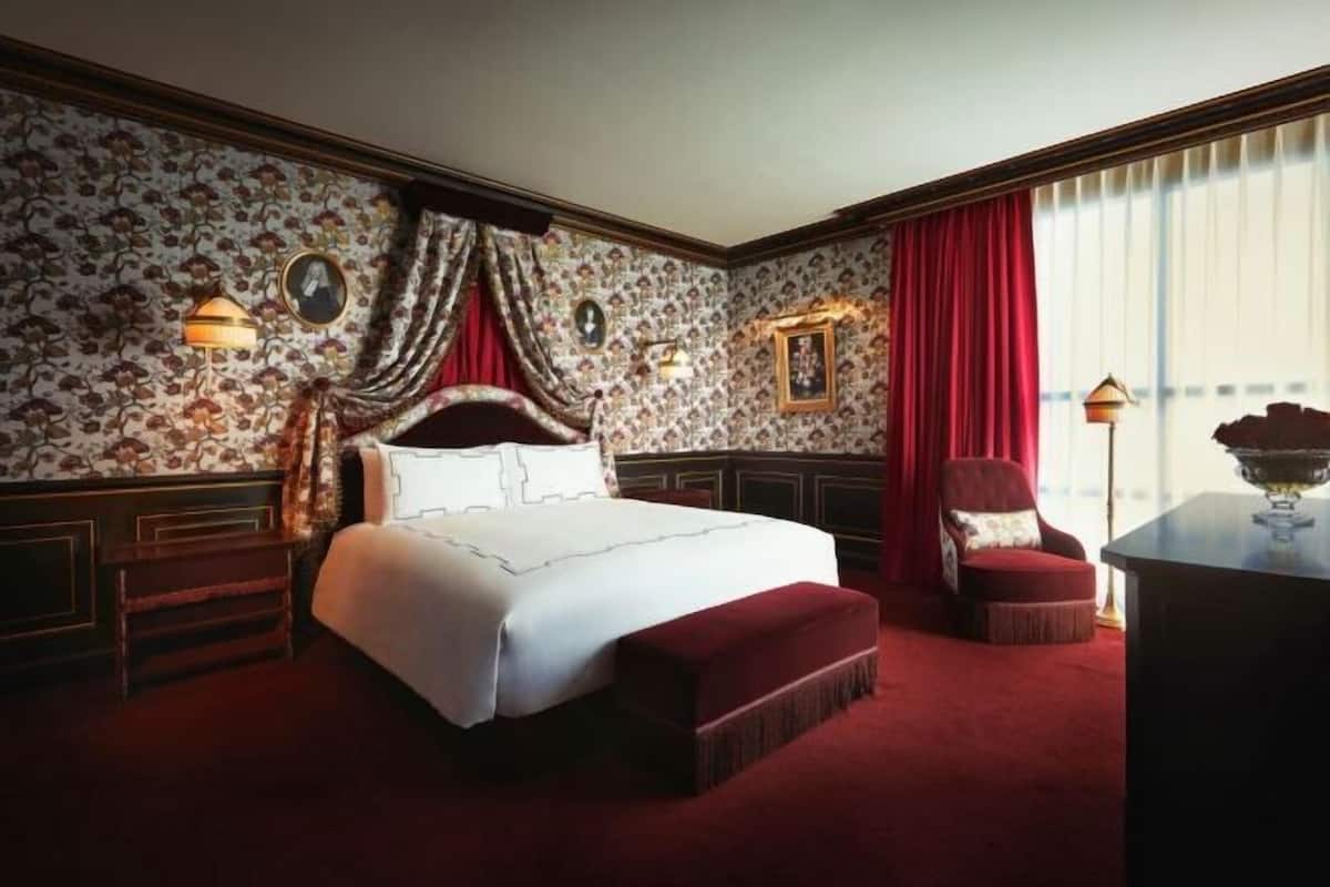 Premium bedding, minibar, in-room safe, blackout drapes