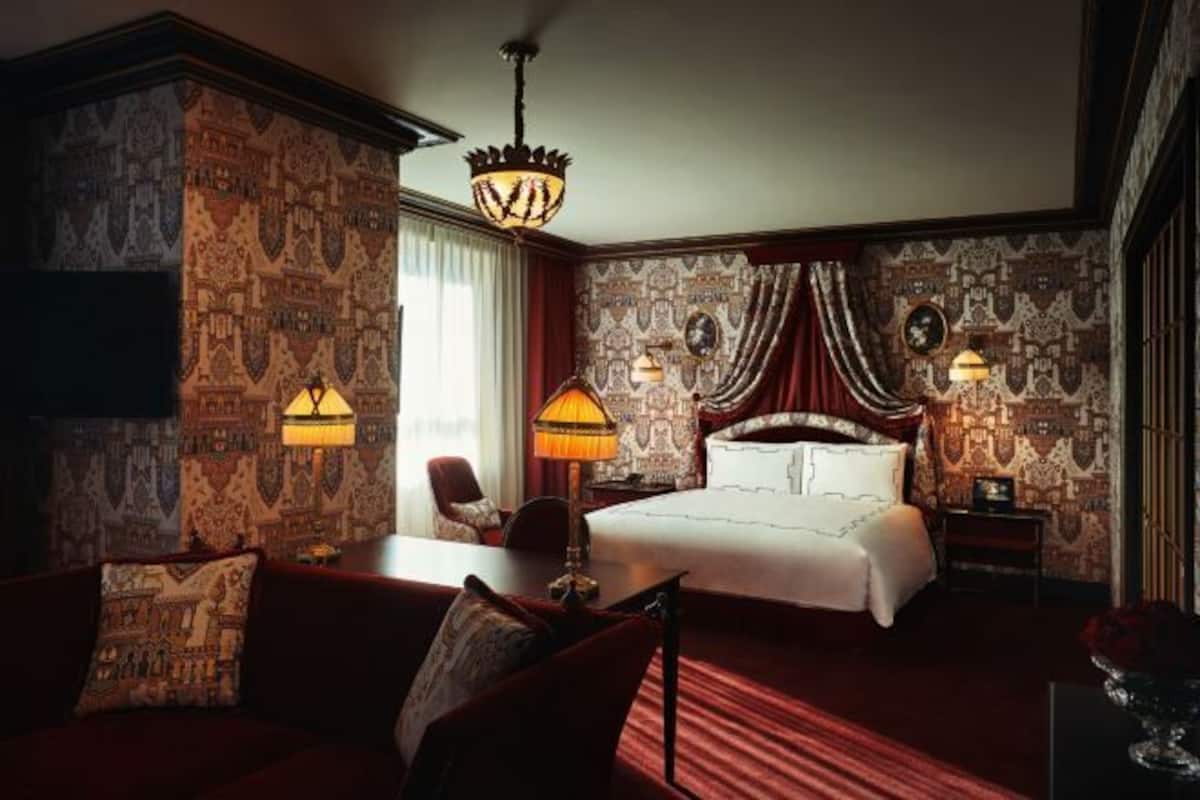 Premium bedding, free minibar, in-room safe, desk