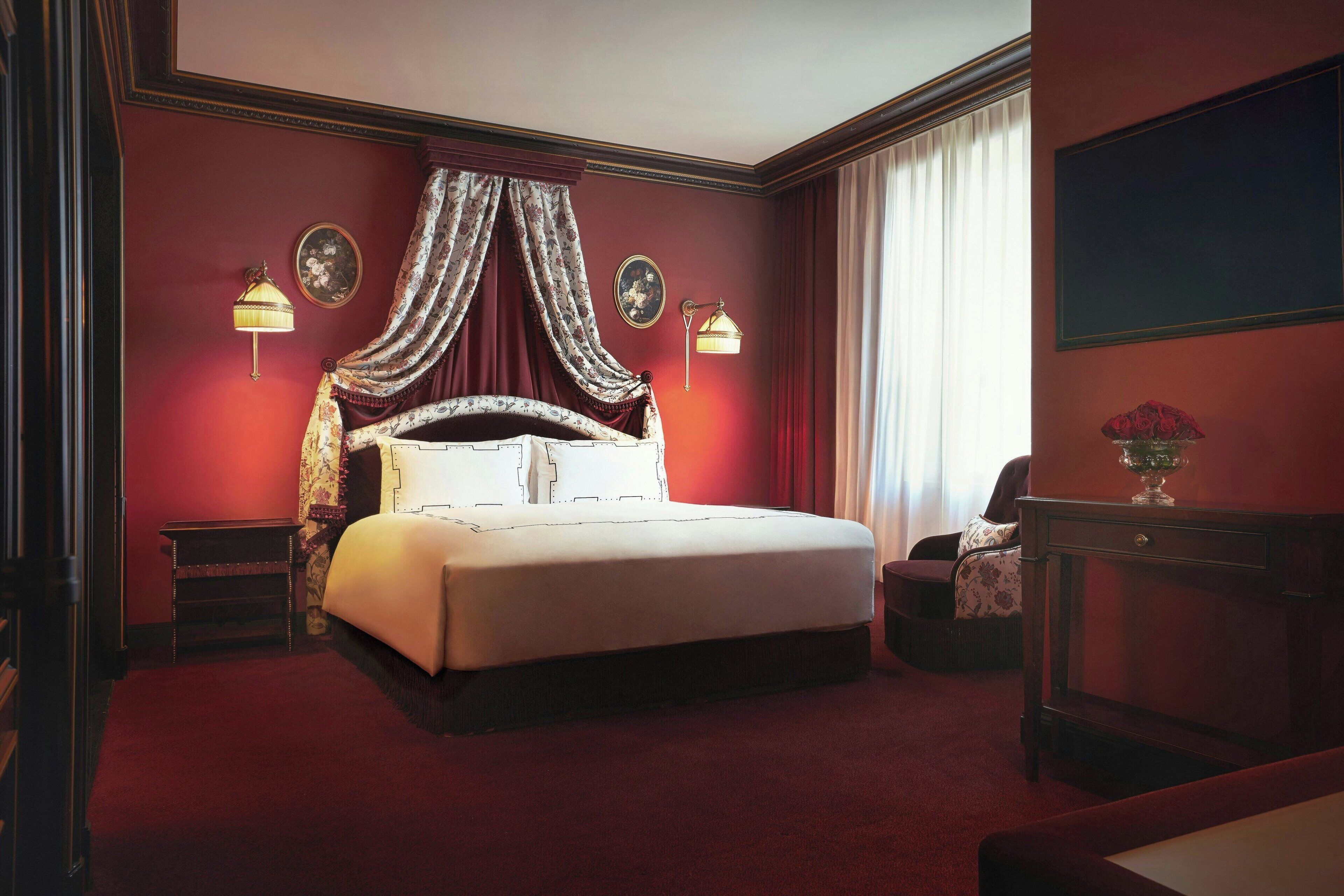 Secret, Guest Room, 1 King, City View | Premium bedding, free minibar, in-room safe, desk