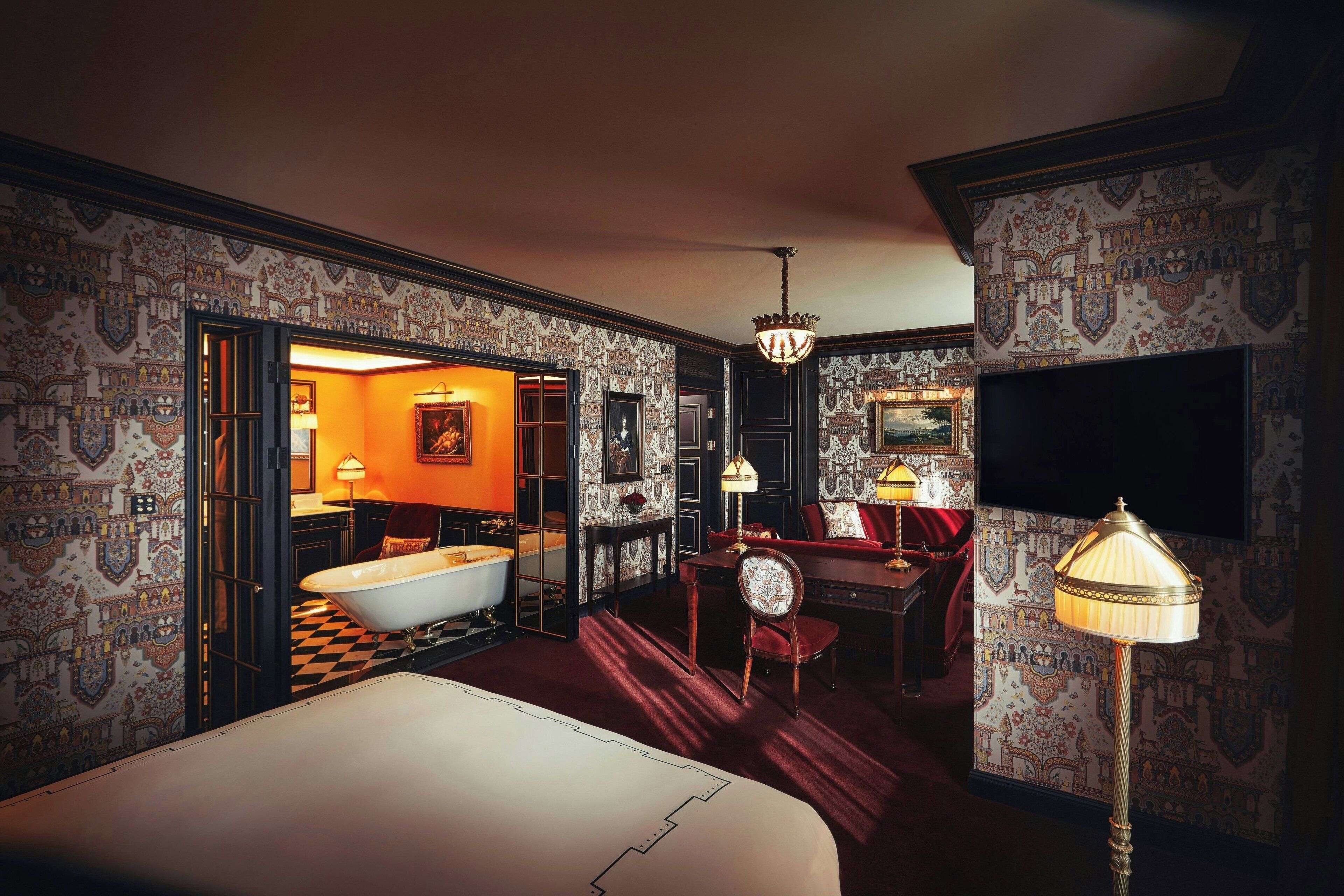 아틀리에 주니어 스위트, 킹사이즈 침대1개, 시내 전망, 라 메종 부티크 2인 | 고급 침구, 무료 미니바, 객실 내 금고, 책상