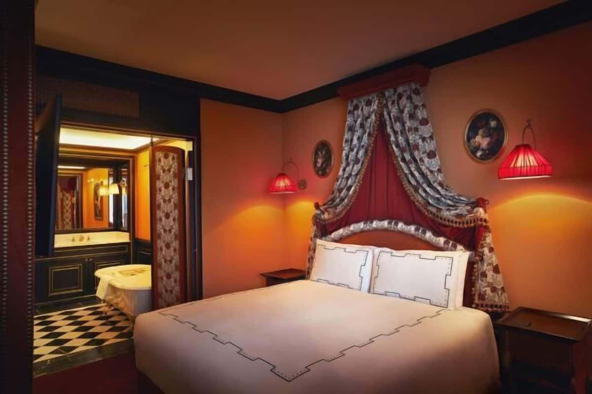 Premium bedding, minibar, in-room safe, blackout drapes