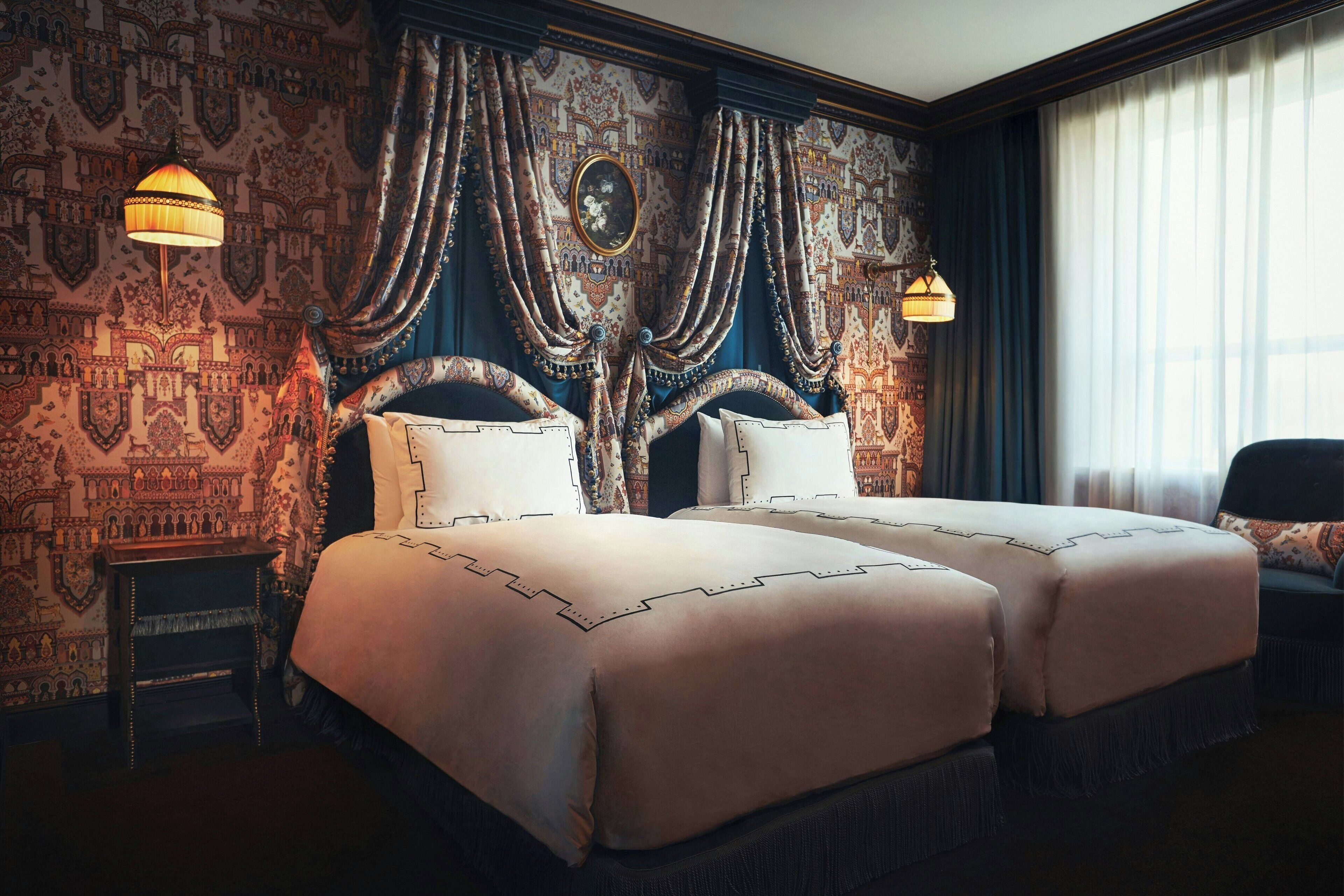 아틀리에 주니어 스위트, 싱글 침대2개, 시내 전망, 라 메종 부티크 2인 | 고급 침구, 무료 미니바, 객실 내 금고, 책상