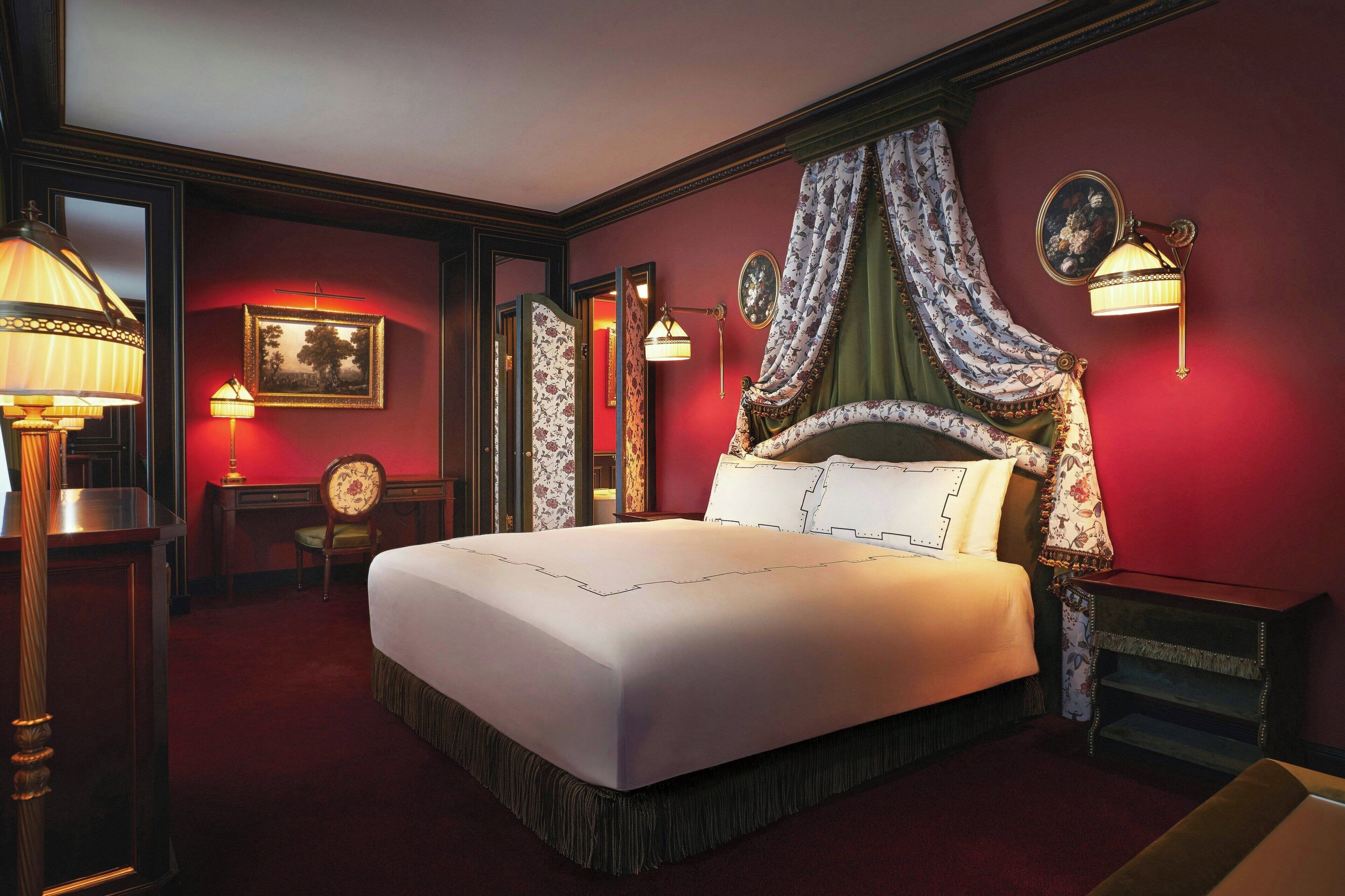 Secret, Guest Room, 1 King, City View | 高級寝具、ミニバー (無料)、セーフティボックス (室内)、デスク