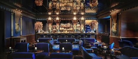 2 bars/lounges, cocktail bar