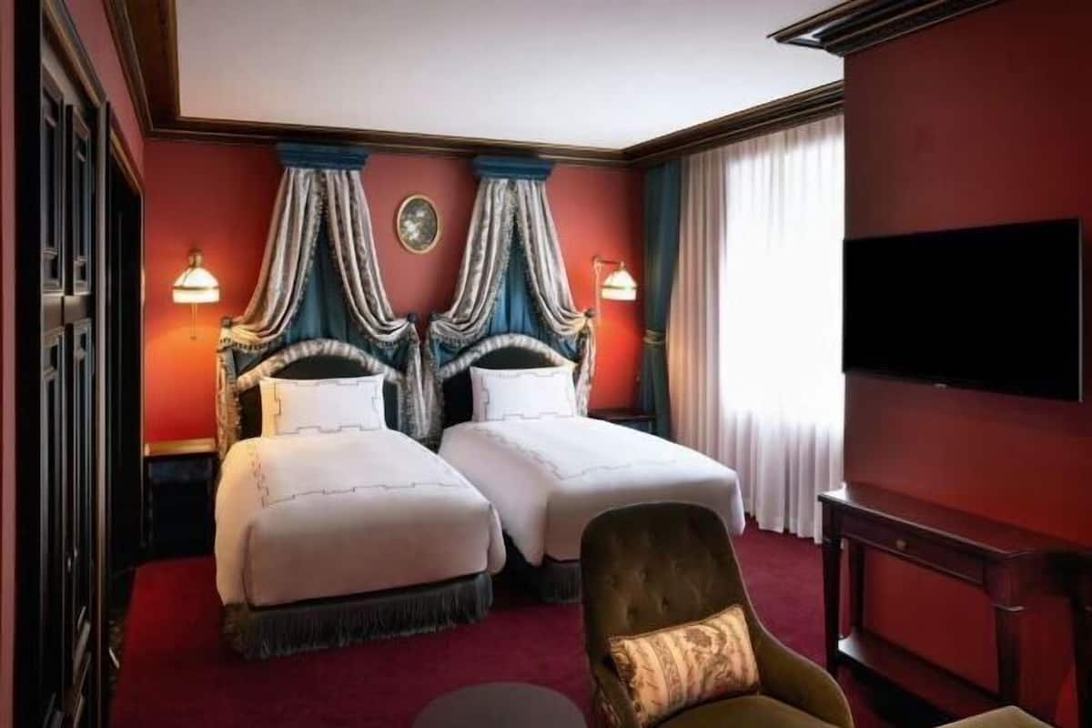 Premium bedding, minibar, in-room safe, blackout drapes