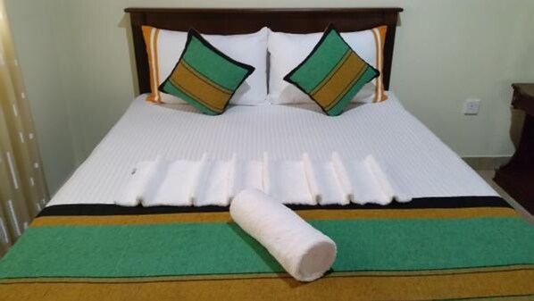 Double Room | 1 bedroom, in-room safe, desk, iron/ironing board - Rainbow Tourist Rest (Anuradhapura)