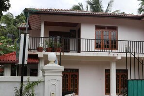 Exterior - Rainbow Tourist Rest (Anuradhapura)