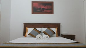 Double Room | 1 bedroom, in-room safe, desk, iron/ironing board - Rainbow Tourist Rest (Anuradhapura)