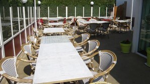 Tempat makan outdoor