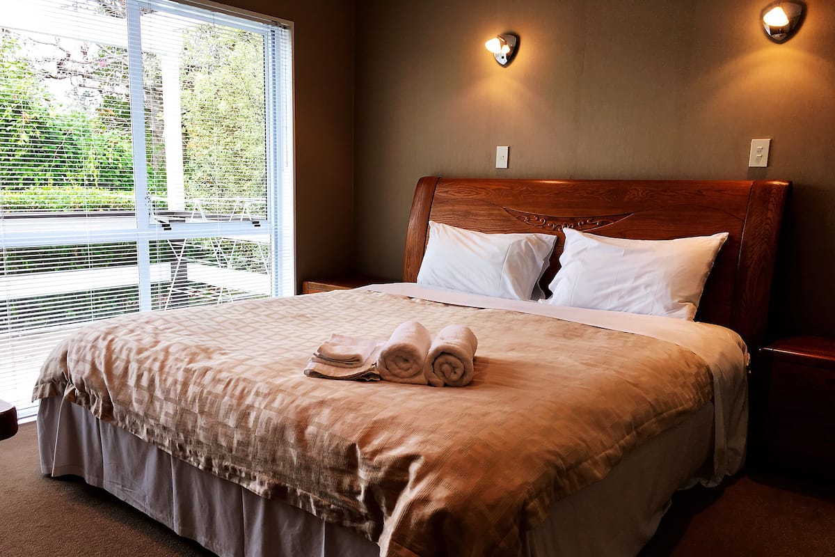Desk, blackout curtains, free WiFi, bed sheets