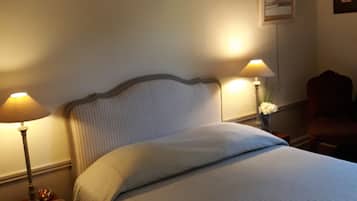 Double Room | Individually decorated, individually furnished, desk, blackout drapes