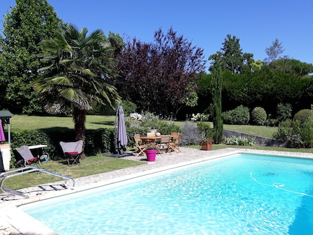 Seasonal outdoor pool, pool umbrellas, pool loungers. La Maison Epellius
