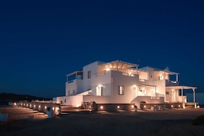 Façade de l’hébergement - soirée/nuit
