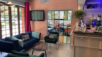 Lobby lounge