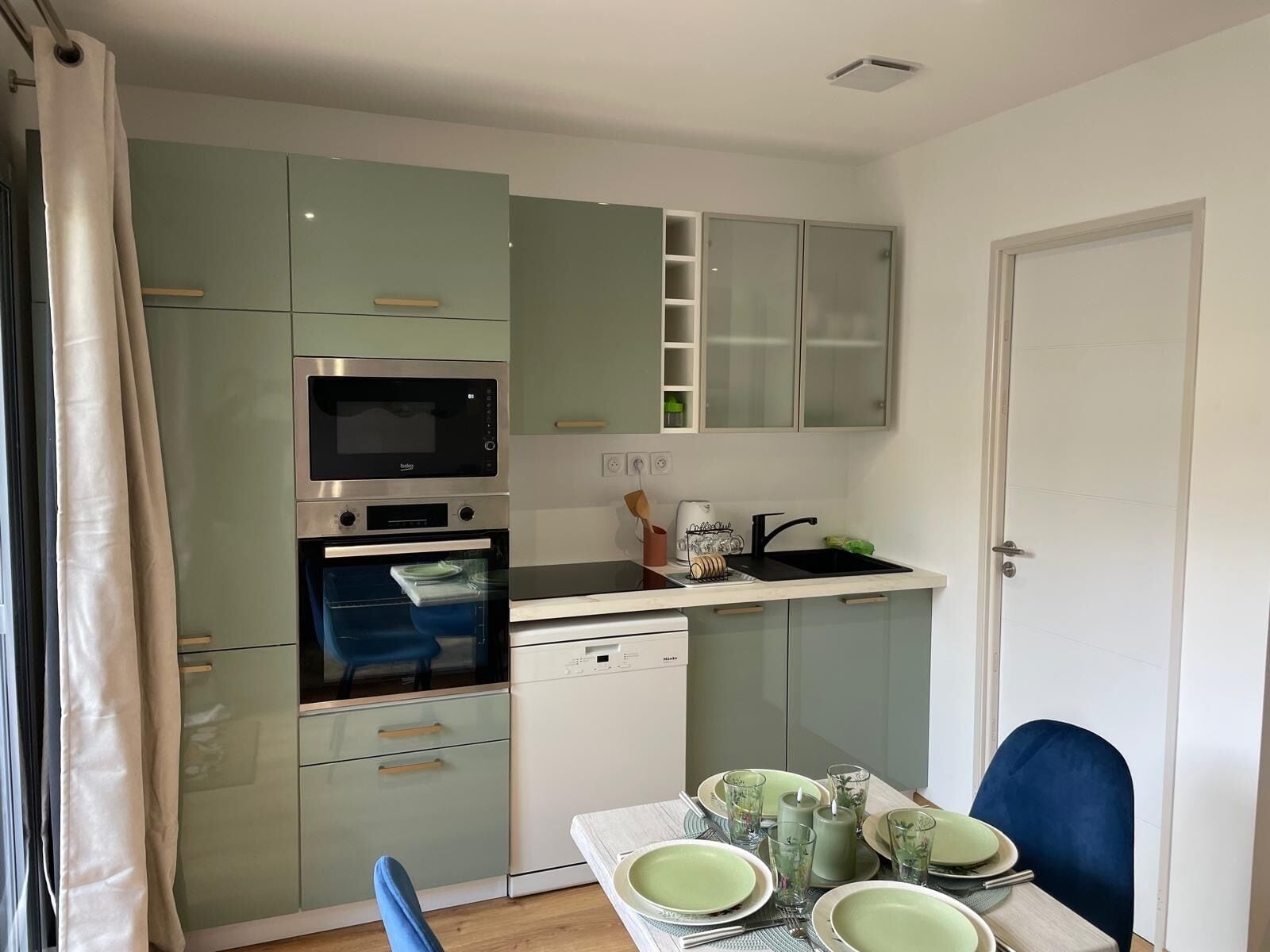 Deluxe Studio Suite | Living area