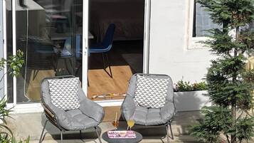 Deluxe Studio Suite | Terrace/patio
