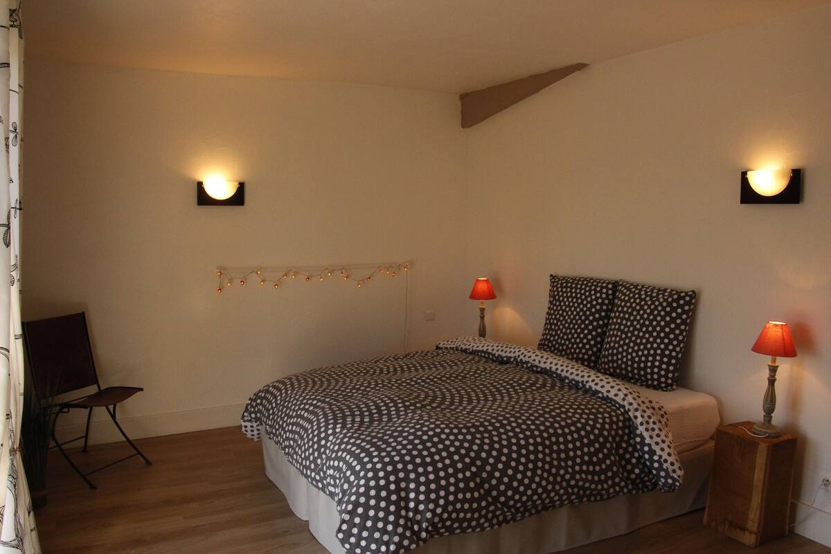 House | 3 bedrooms, iron/ironing board, free cots/infant beds, free WiFi