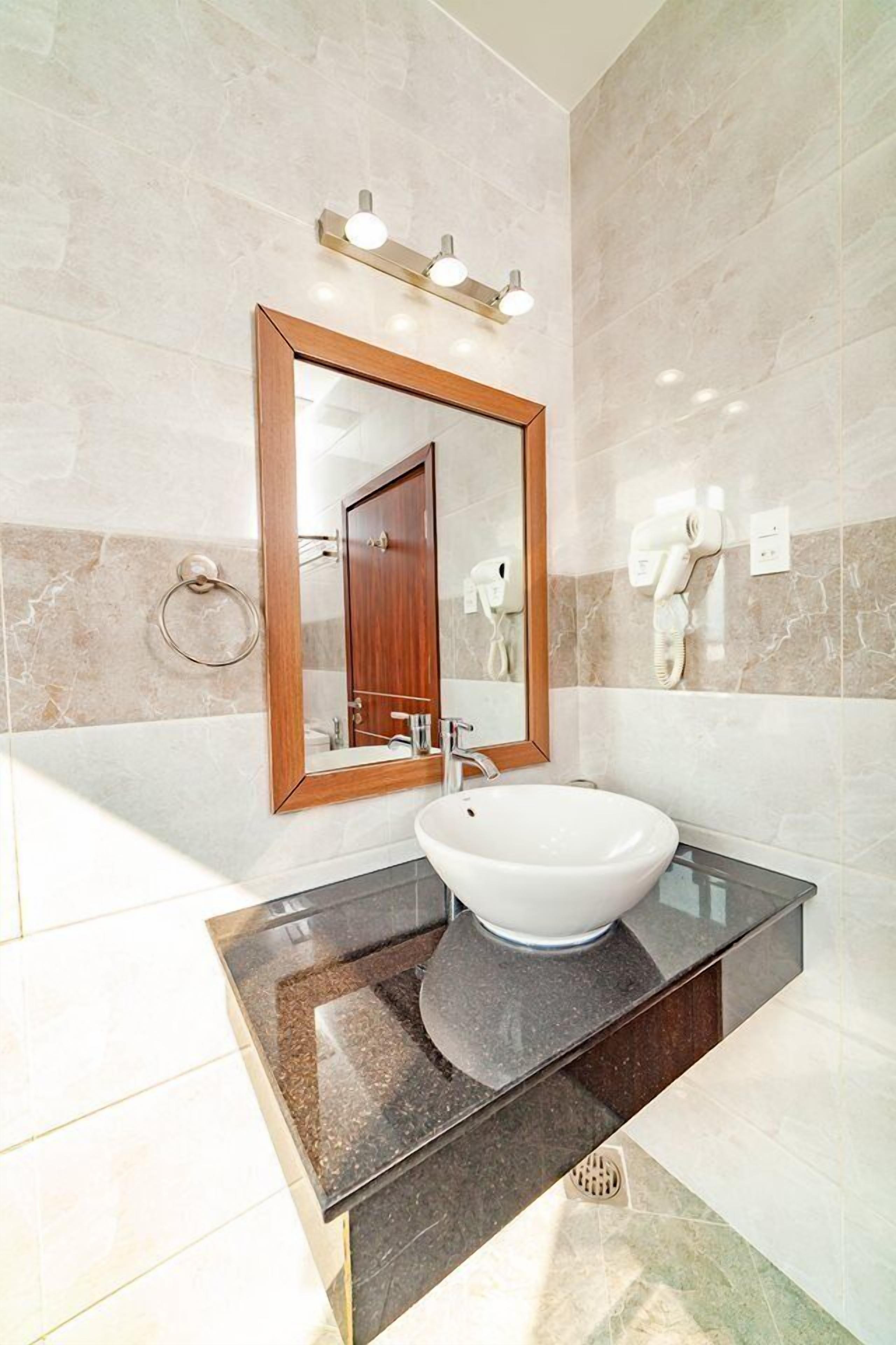 luxury double room | bathroom sink