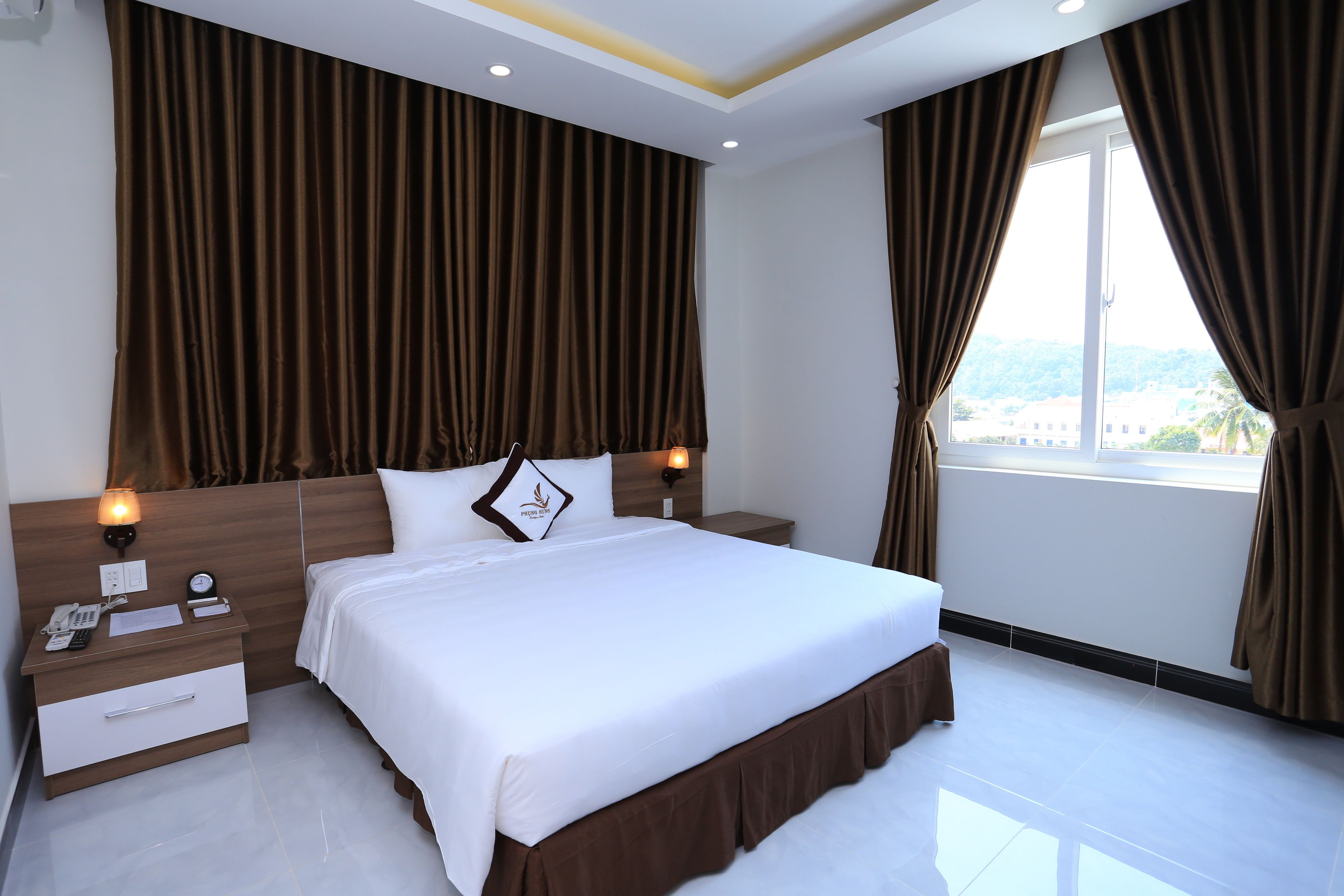 luxury double room | minibar, in-room safe, desk, soundproofing