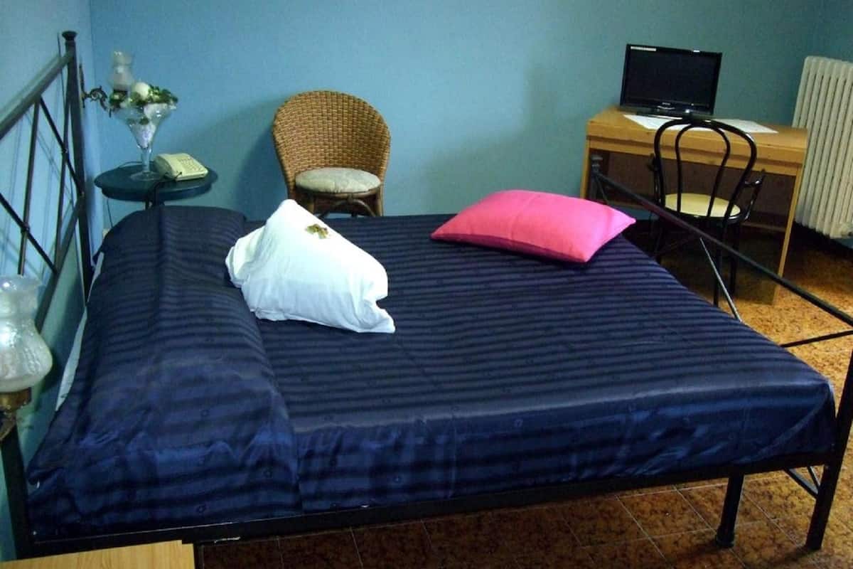 Kahden hengen huone (yksi tai kaksi sänkyä) | Egyptinpuuvillaiset lakanat, ylelliset vuodevaatteet, minibaari