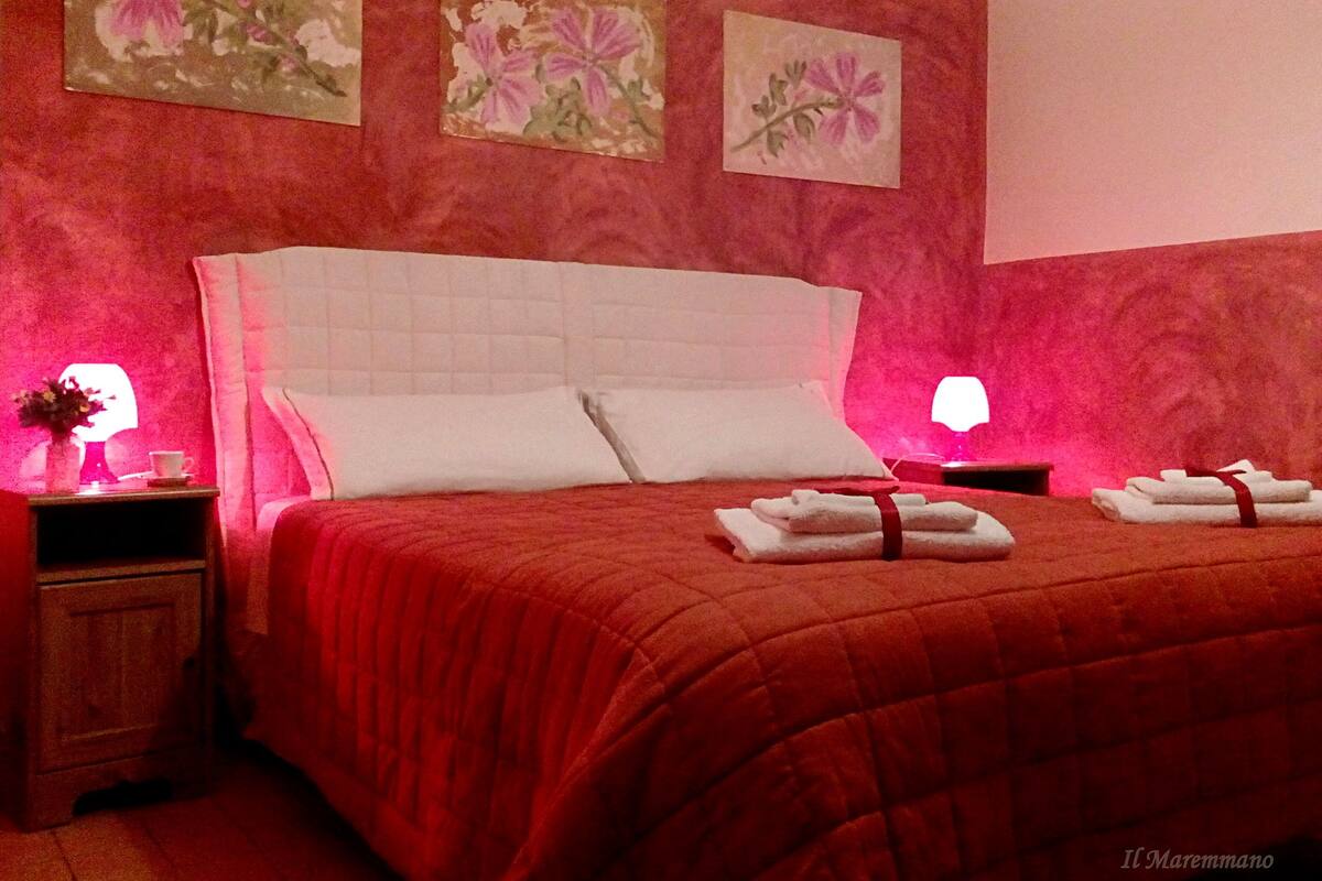 Romantische Villa, 1 Schlafzimmer, Terrasse, Bergseite | 1 Schlafzimmer, individuell eingerichtet, Zustellbetten, Bettwäsche