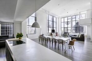 Apartment, 2 Schlafzimmer | Wohnbereich | LCD-Fernseher