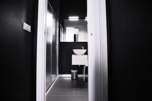 Deluxe Double Room, 1 King Bed | Bathroom | Shower, hydromassage showerhead, designer toiletries, hair dryer - Hotel Tergeste (Trieste)