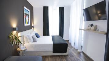 Junior Suite, 1 King Bed, Private Bathroom, City View | Frette Italian sheets, premium bedding, down duvets, memory-foam beds