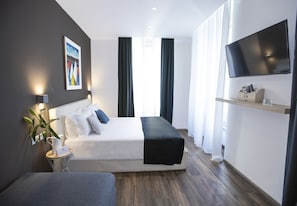 Suite Junior, 1 très grand lit, salle de bains privée, vue ville