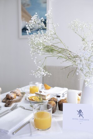 فطور أوروبي مجانًا يوميًا