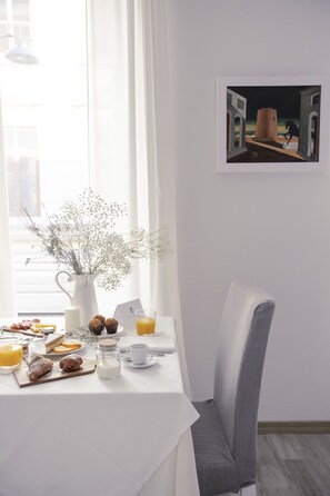 فطور أوروبي مجانًا يوميًا